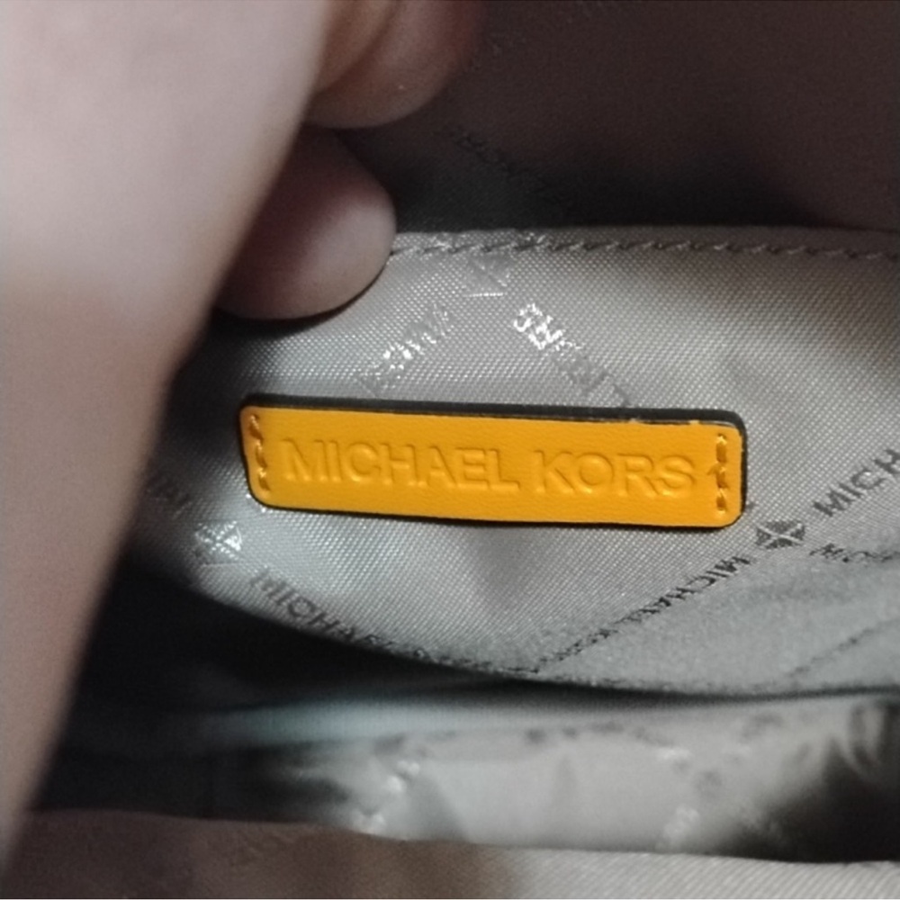 Michael Kors Orange Jet Set Crossbody Bag with patches. Brand New NWT $398 MRSP - Picture 2 of 11